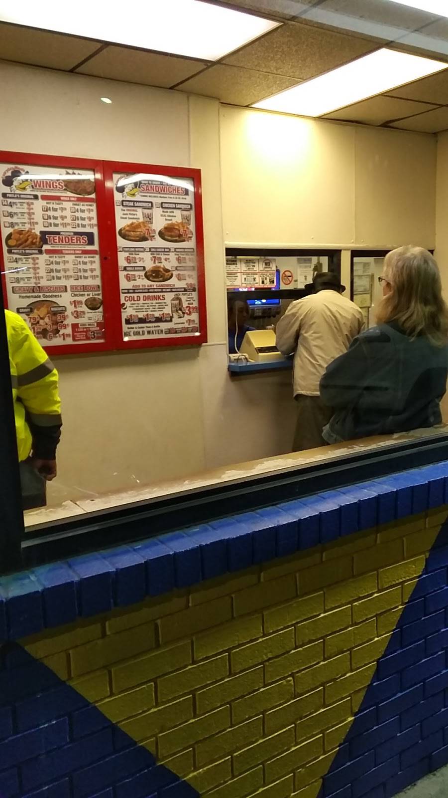 Jack Pirtle Fried Chicken | restaurant | 2484 Jackson Ave, Memphis, TN 38108, USA | 9013249203 OR +1 901-324-9203