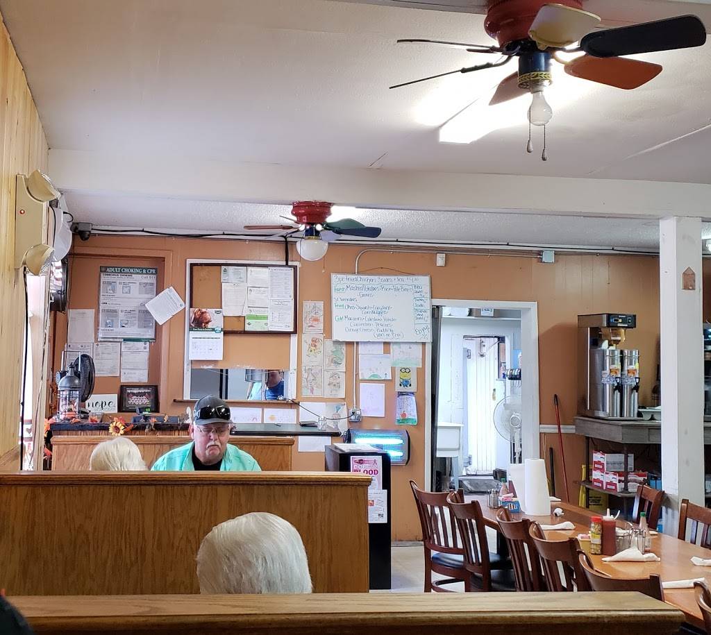 Steamboat Lillys | restaurant | 551429 US-1, Hilliard, FL 32046, USA | 9048451181 OR +1 904-845-1181