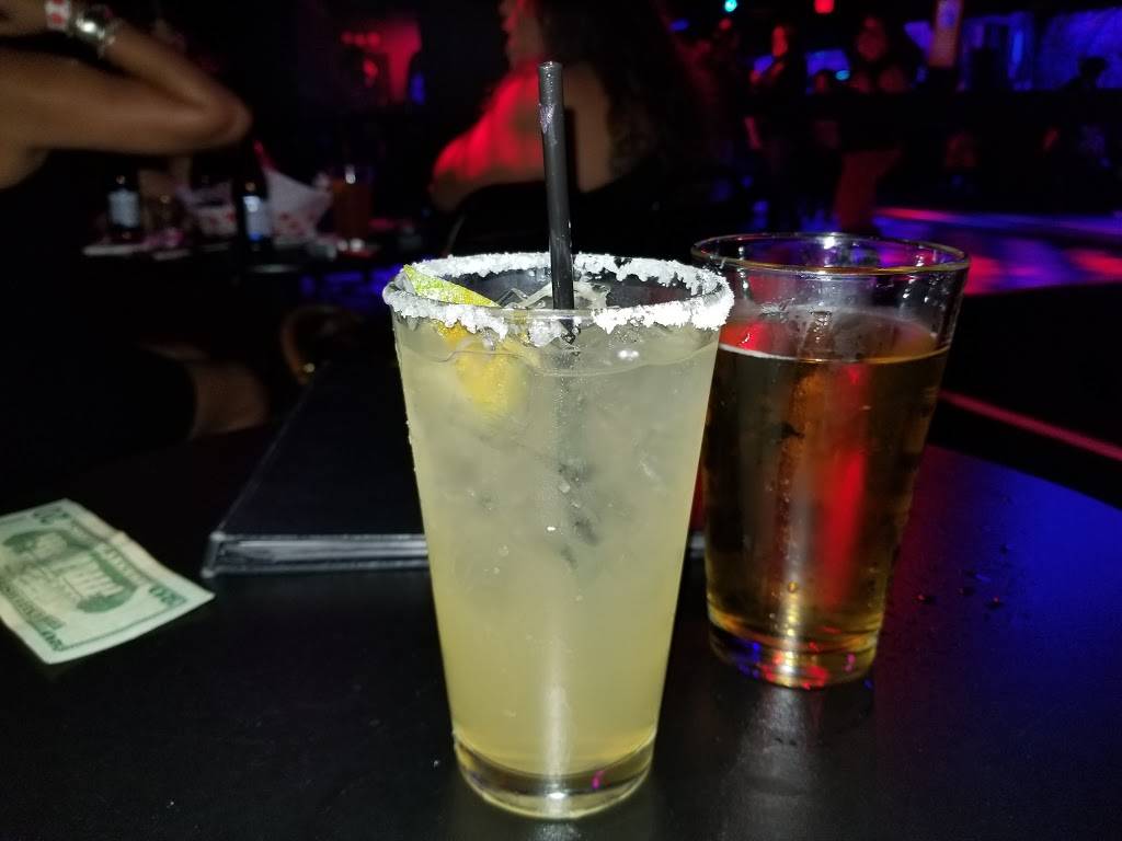 Totally 80s Bar and Grille | restaurant | 2512 W Orangethorpe Ave, Fullerton, CA 92833, USA | 7148790108 OR +1 714-879-0108