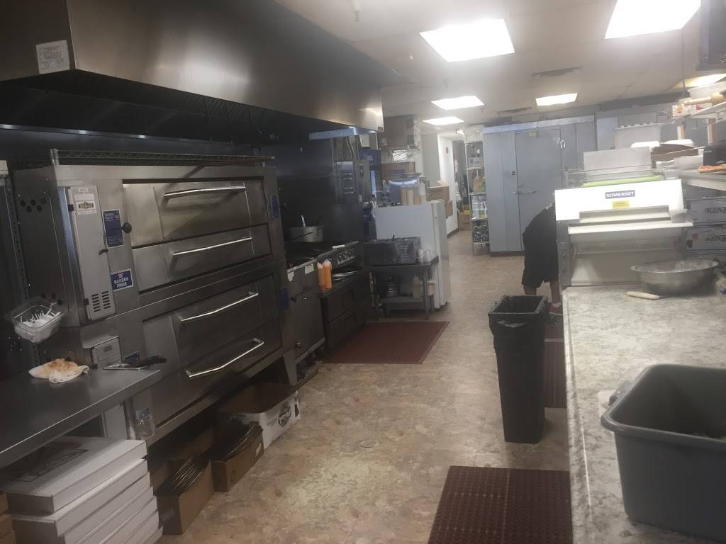 Vivaldis Pizzeria | restaurant | 5 Cheshire Rd #32, Pittsfield, MA 01201, USA | 4132365633 OR +1 413-236-5633