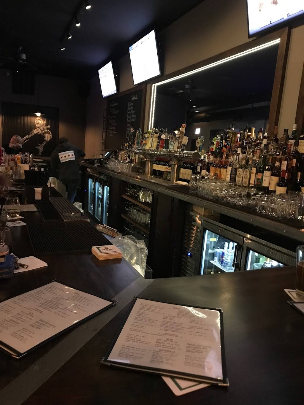 Wolcott Tap | restaurant | 1834 W Montrose Ave, Chicago, IL 60613, USA | 7733607579 OR +1 773-360-7579