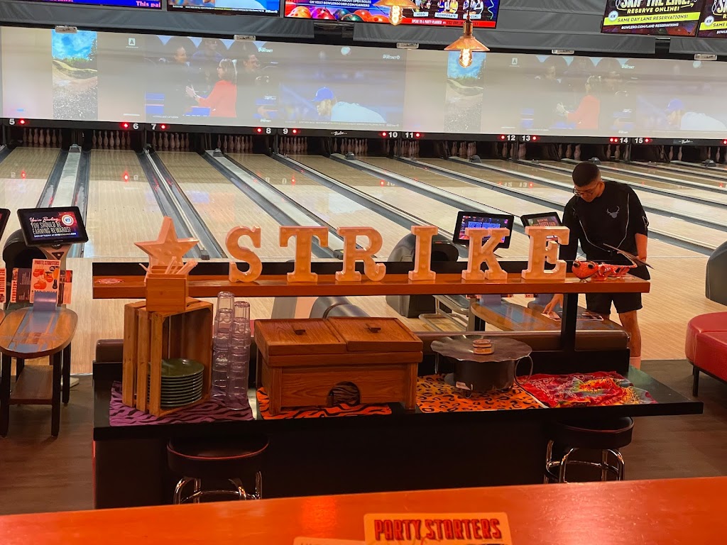 Bowlero Santa Barbara | restaurant | 5925 Calle Real, Goleta, CA 93117, USA | 8059670128 OR +1 805-967-0128