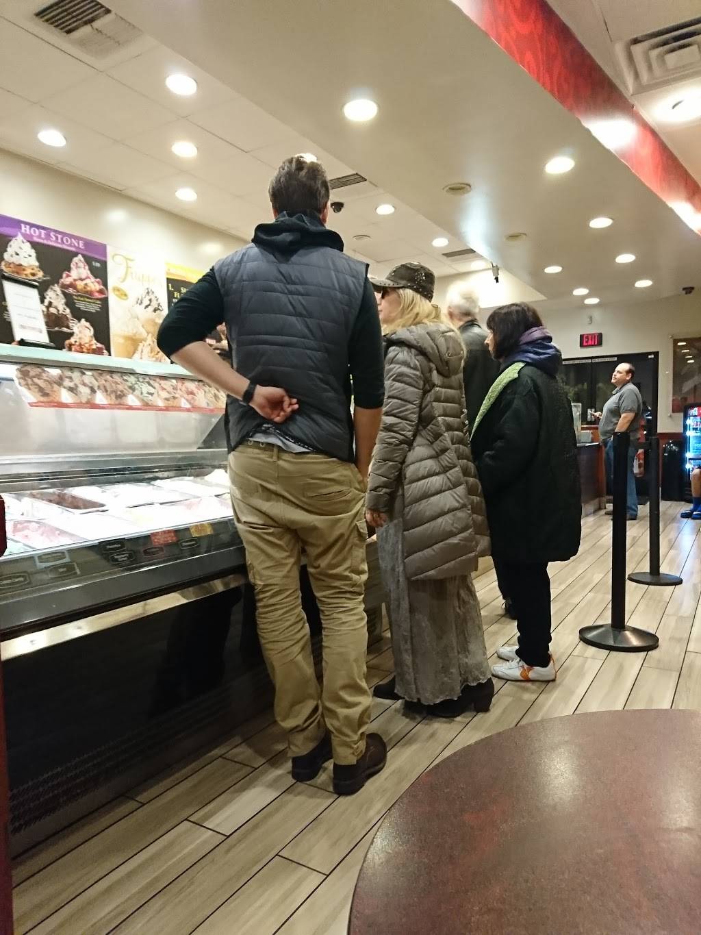 Cold Stone Creamery | bakery | 22820 Vanowen St, West Hills, CA 91307, USA | 8188870524 OR +1 818-887-0524