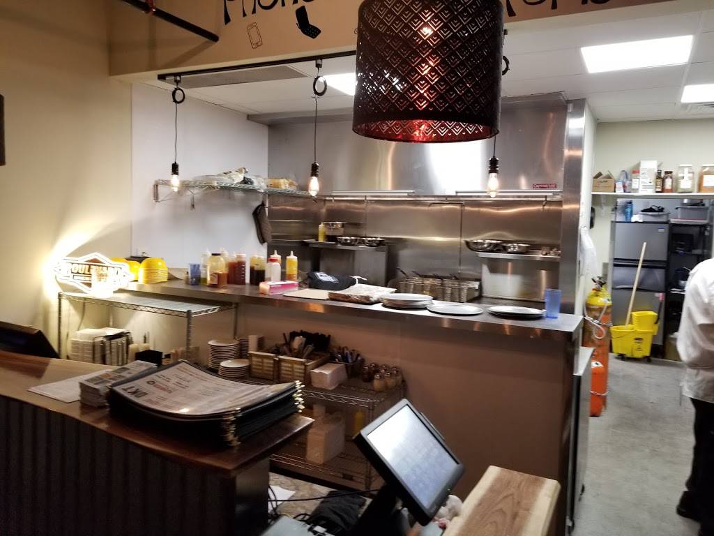 District Kitchen & Tap | restaurant | 220 Harrison St, Oak Park, IL 60304, USA | 7084345289 OR +1 708-434-5289