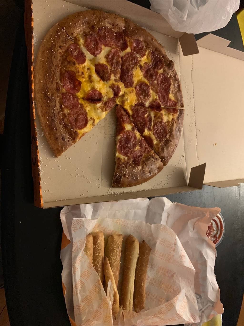 Little Caesars Pizza | meal takeaway | 140 Versailles Rd, Frankfort, KY 40601, USA | 5026957555 OR +1 502-695-7555