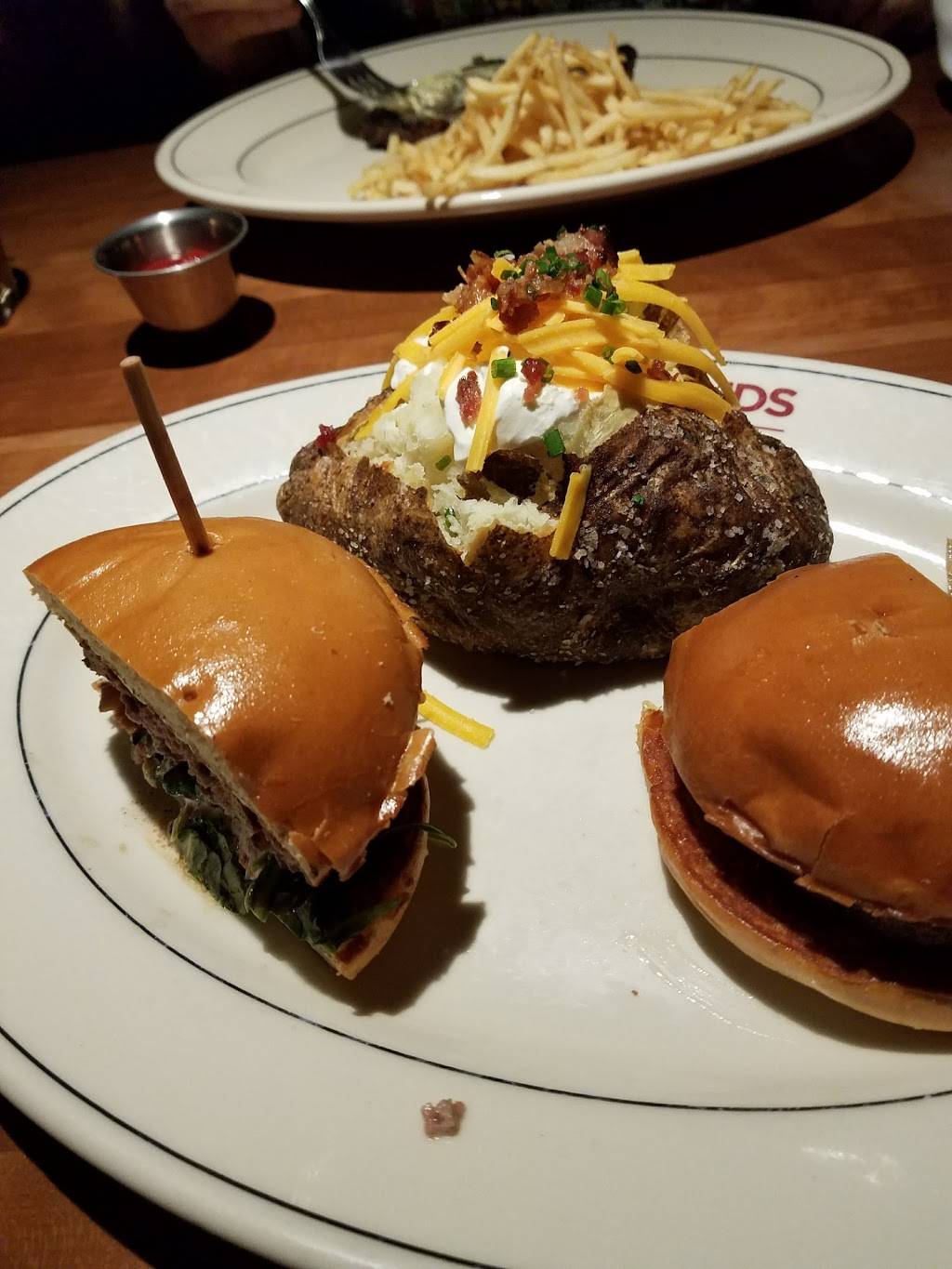 J. Alexanders Redlands Grill | restaurant | Rookwood Commons Shopping Center, 2629 Edmondson Rd, Cincinnati, OH 45209, USA | 5135317495 OR +1 513-531-7495