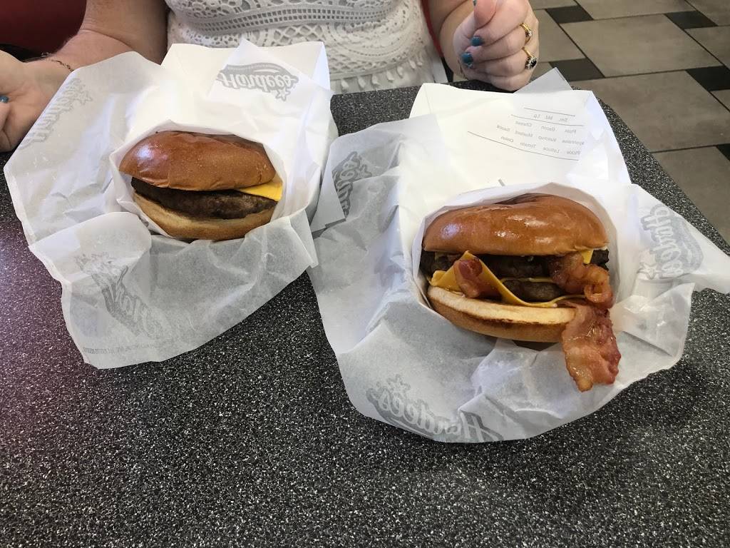 Hardees | restaurant | 200 S Kings Hwy, Fort Pierce, FL 34945, USA | 7724892184 OR +1 772-489-2184