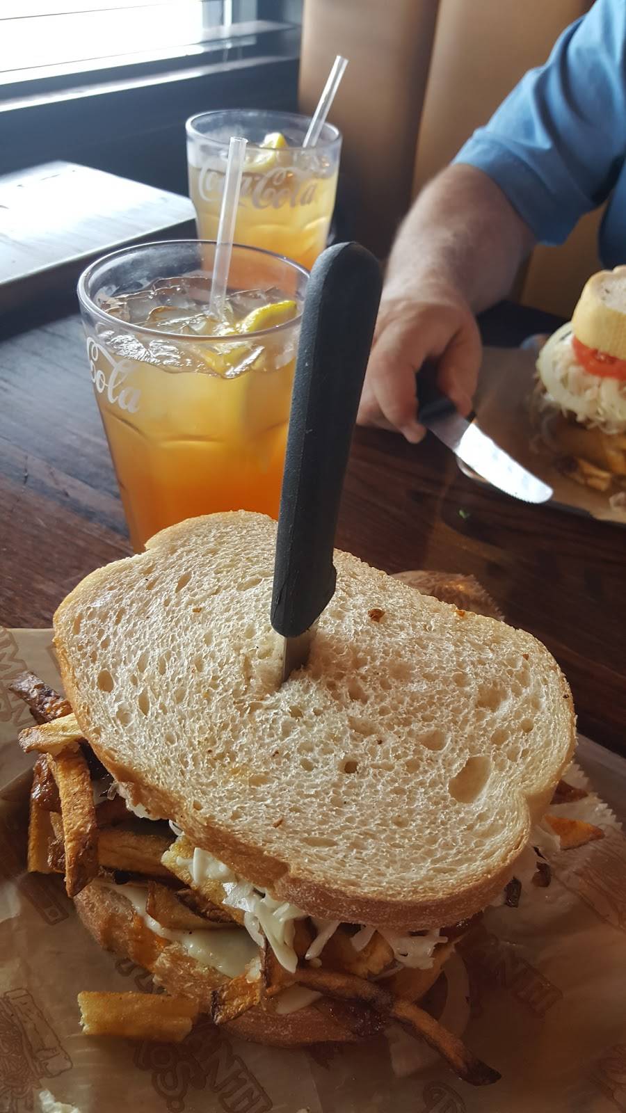 Primanti Bros. | restaurant | 255 Cabela Dr, Triadelphia, WV 26059, USA | 3049090239 OR +1 304-909-0239