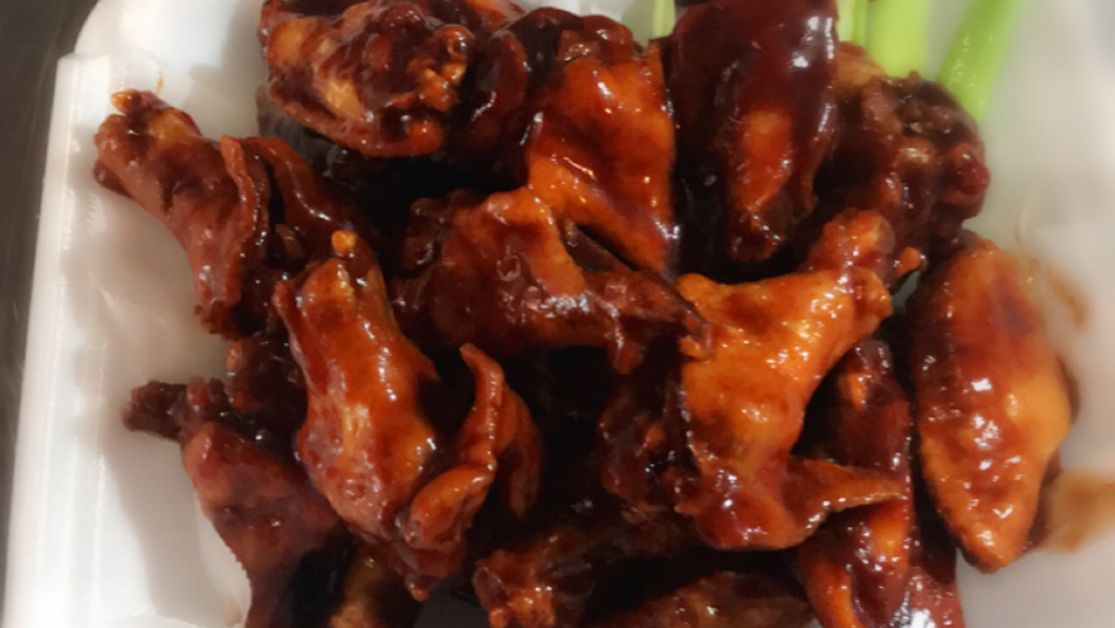 Wingets | restaurant | 12317 University Mall Ct, Tampa, FL 33612, USA | 8136311461 OR +1 813-631-1461