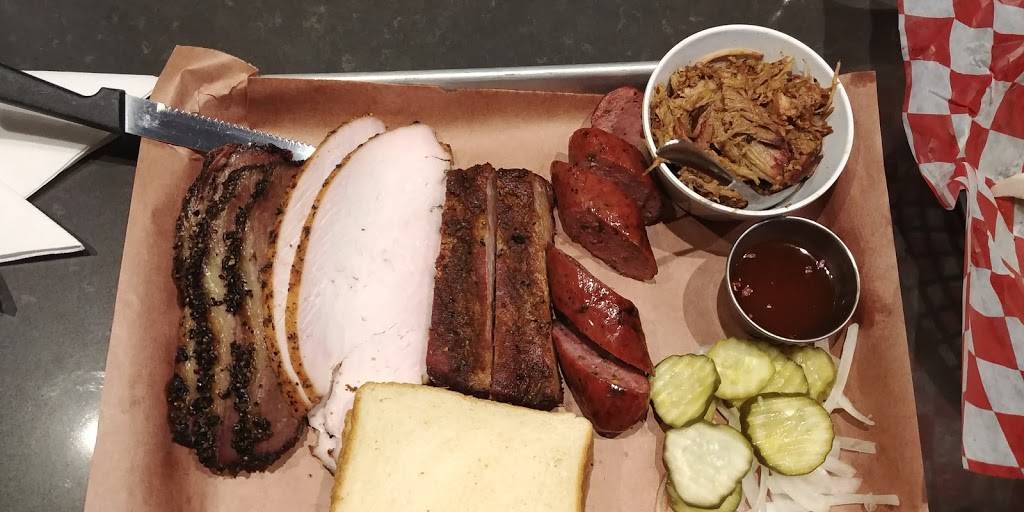 Liberty Barbecue | restaurant | 103 E Main St, Round Rock, TX 78664, USA | 5124336330 OR +1 512-433-6330