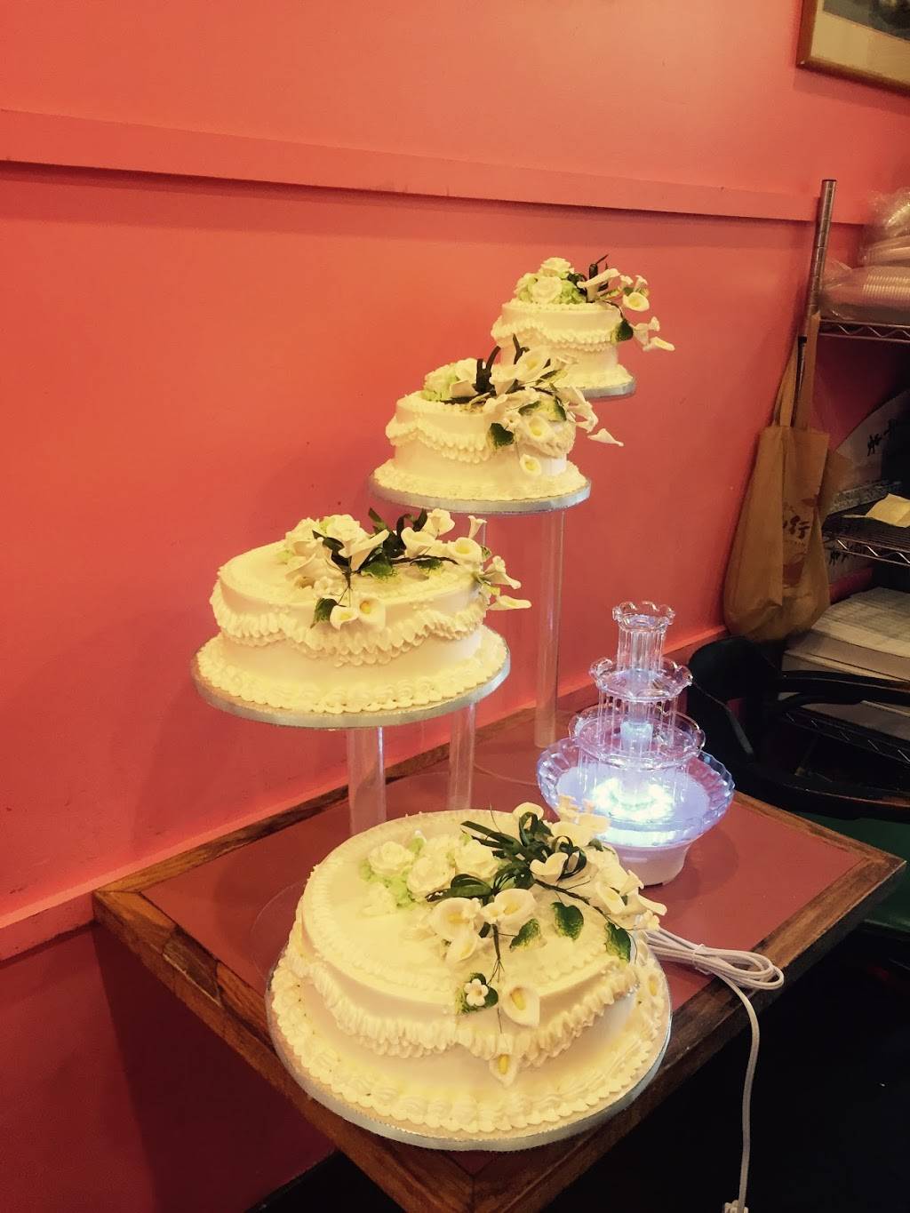 Tung Hing Bakery & Restaurant Ltd | restaurant | 888 Dundas St E, Mississauga, ON L4Y 4H5, Canada | 9052701288 OR +1 905-270-1288