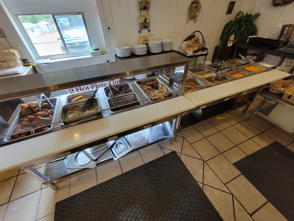 Lyons Den | restaurant | 30432 Broad St, Bruceton, TN 38318, USA | 7312520112 OR +1 731-252-0112