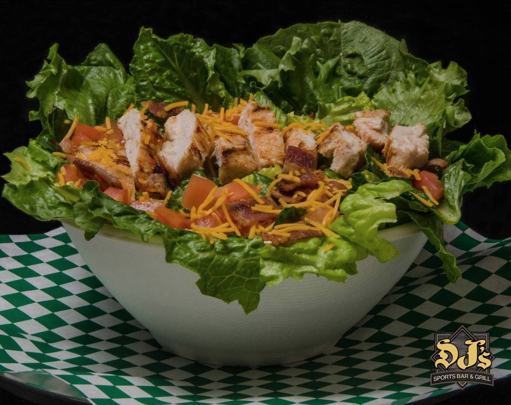 DJs Sports Bar & Grill | restaurant | 222 E Chicago Ave, Westmont, IL 60559, USA | 6309861029 OR +1 630-986-1029