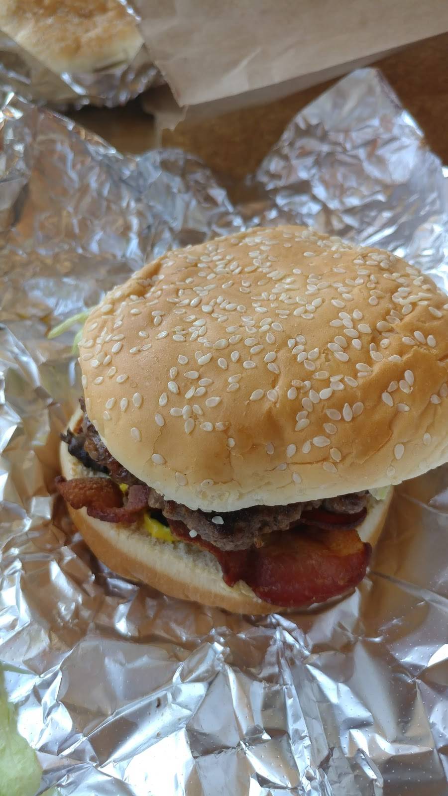 Five Guys | meal takeaway | 7150 Cermak Rd, Berwyn, IL 60402, USA | 7084849940 OR +1 708-484-9940