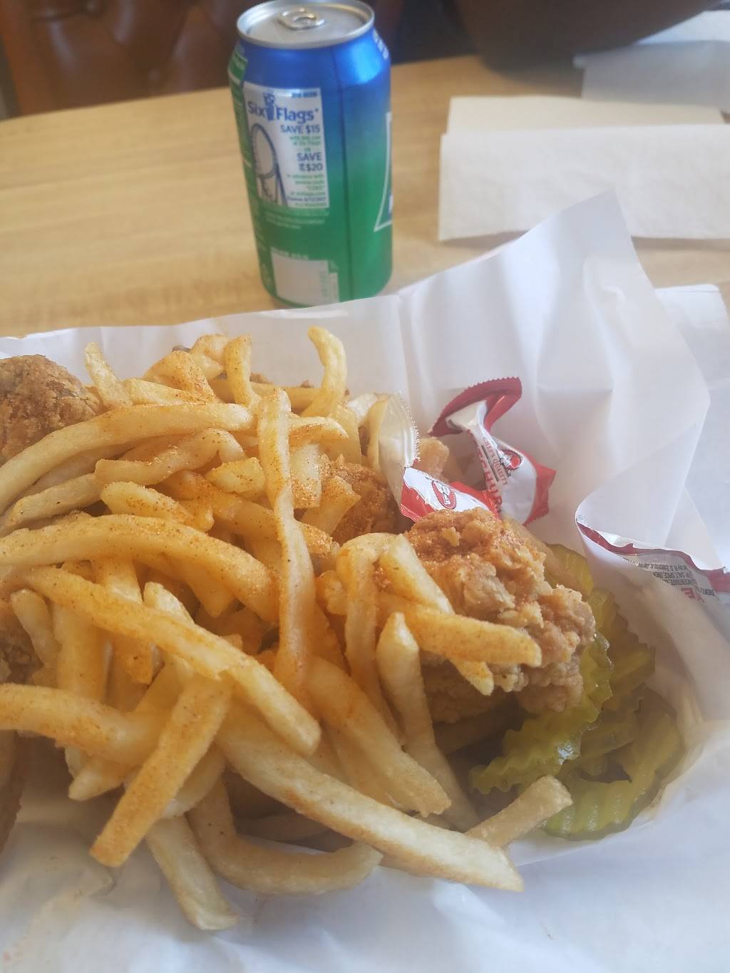 Halls Honey Fried Chicken | restaurant | 4845 S Lancaster Rd, Dallas, TX 75216, USA | 2143713020 OR +1 214-371-3020