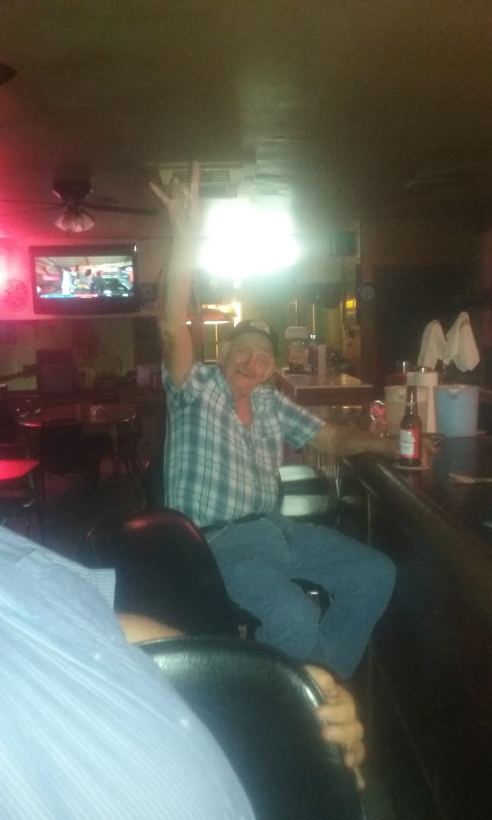 Country Honky Tonk | restaurant | 418 Broadway St, Concordia, KS 66901, USA | 7852439840 OR +1 785-243-9840