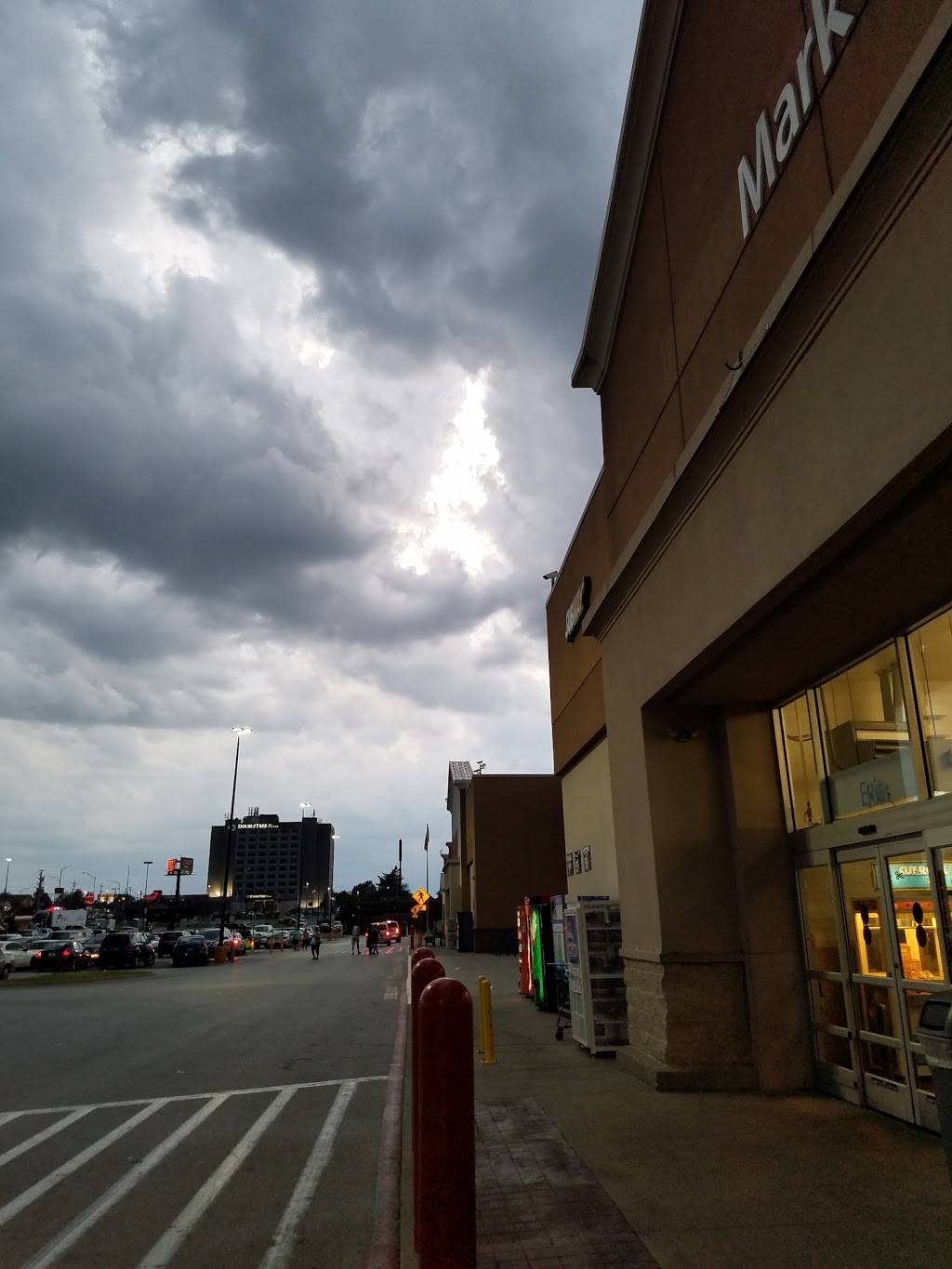 Subway | meal takeaway | 1923 E Kearney St, Springfield, MO 65803, USA | 4178310033 OR +1 417-831-0033