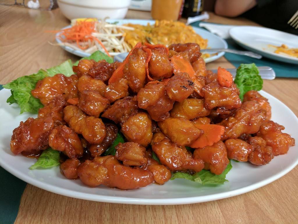 Khun Moo Thai Kitchen | restaurant | 3318, 8674 Lindley Ave, Northridge, CA 91325, USA | 8187093966 OR +1 818-709-3966