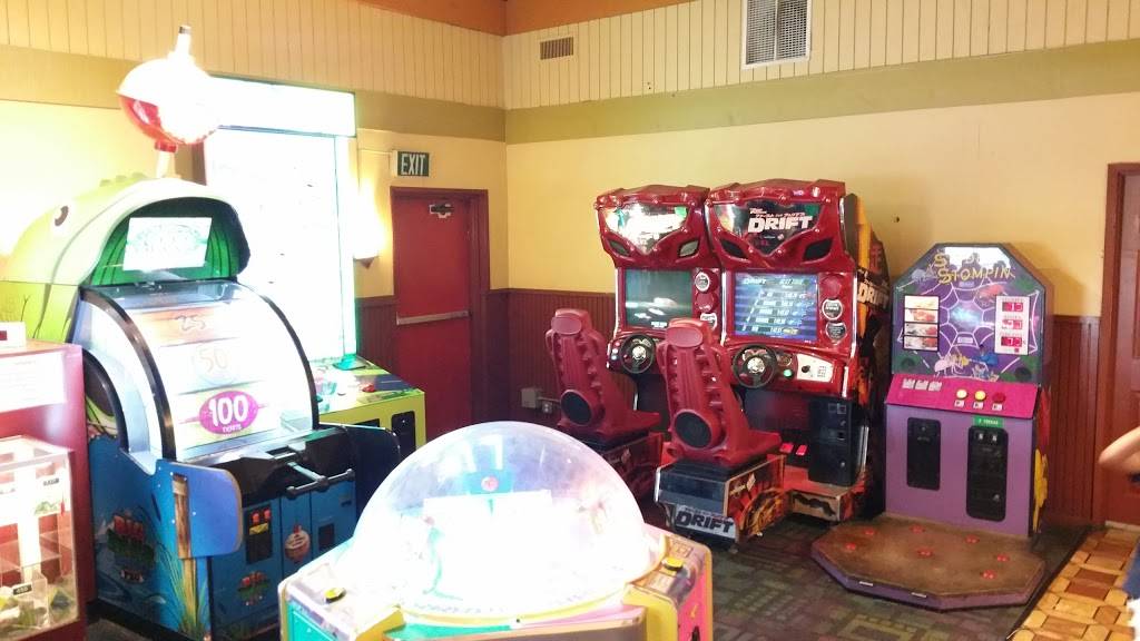 Shakeys Pizza Parlor | restaurant | 155 S Avenida Caballeros, Palm Springs, CA 92262, USA | 7603251521 OR +1 760-325-1521