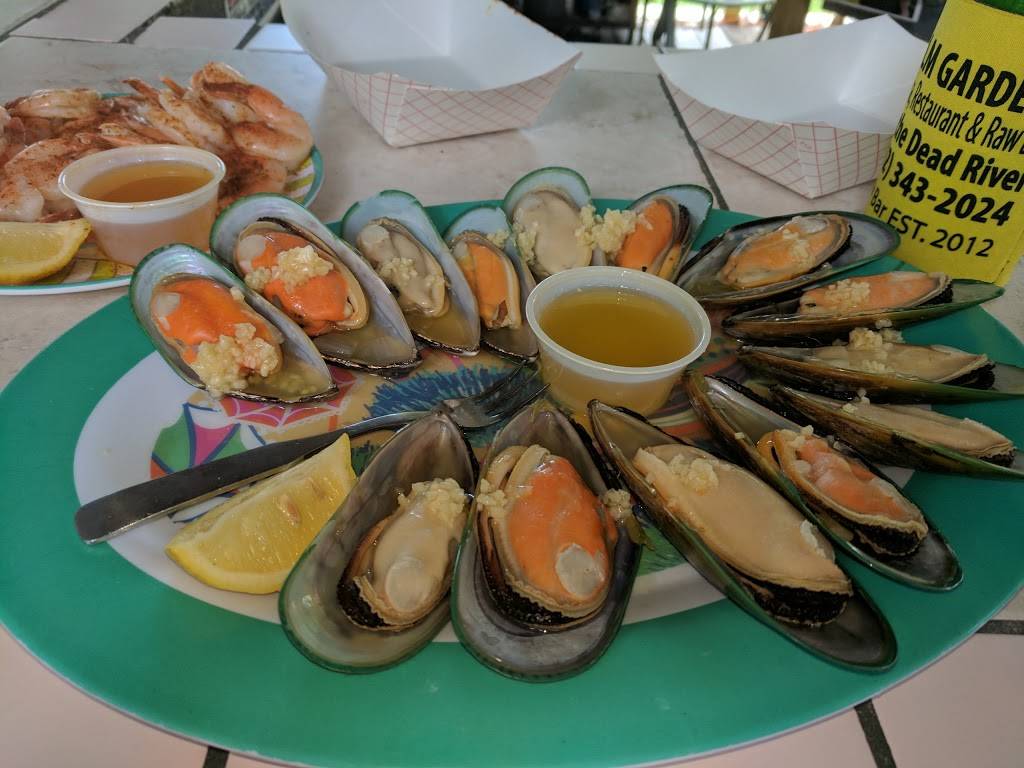 Palm Gardens Restaurant and Marina | restaurant | 1661 Palm Garden St, Tavares, FL 32778, USA | 3523432024 OR +1 352-343-2024