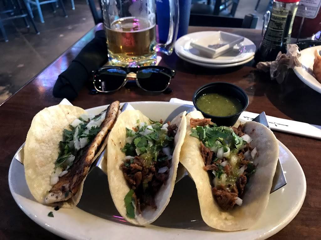 Wild Pitch Sports Bar & Grill | restaurant | 2390 Parkwood Blvd, Frisco, TX 75034, USA | 2146184450 OR +1 214-618-4450