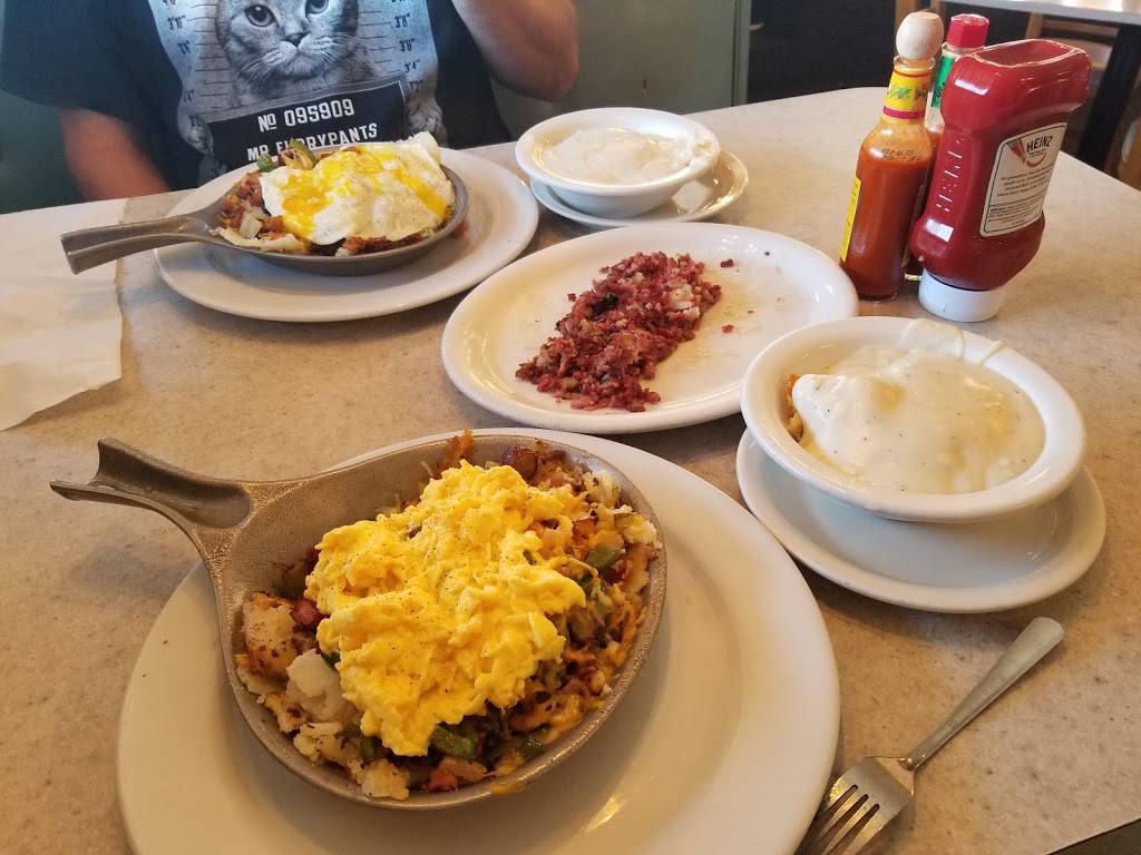 Molly Browns Country Cafe | restaurant | 15775 Mojave Dr, Victorville, CA 92394, USA | 7602414900 OR +1 760-241-4900