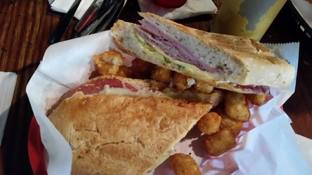 Showtown Bar & Grill | night club | 10902 US Hwy 41 S, Gibsonton, FL 33534, USA | 8136775443 OR +1 813-677-5443