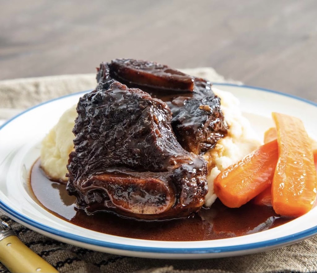 Ferrantes | restaurant | 561 Shirley St, Winthrop, MA 02152, USA | 6178460088 OR +1 617-846-0088