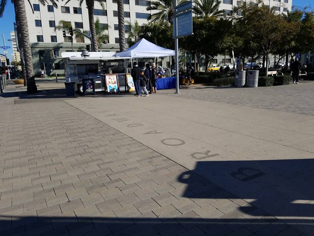 Quality Coast Gourmet Street Kitchen | restaurant | 910 N Harbor Dr, San Diego, CA 92132, USA | 6194439192 OR +1 619-443-9192