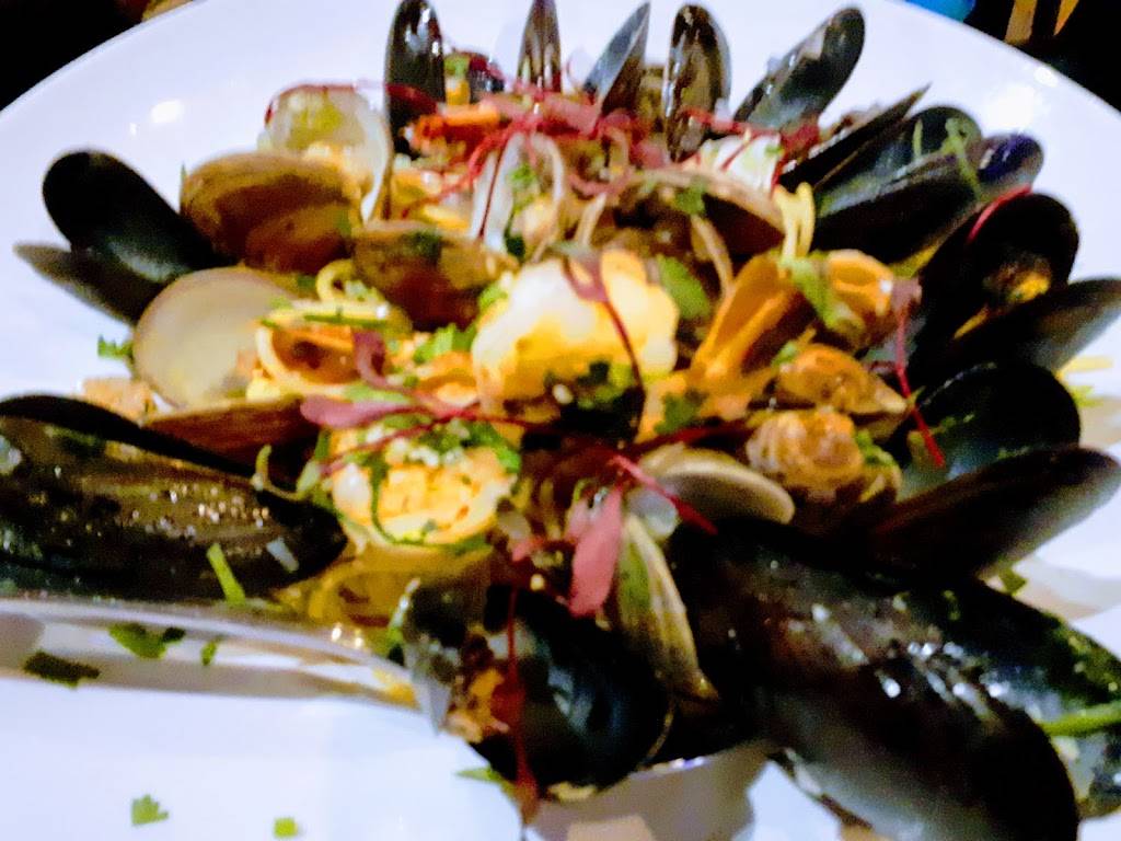 Le Shack Du Pêcheur La Prairie | restaurant | 1119 Boulevard Taschereau, La Prairie, QC J5R 1W9, Canada | 4509073558 OR +1 450-907-3558