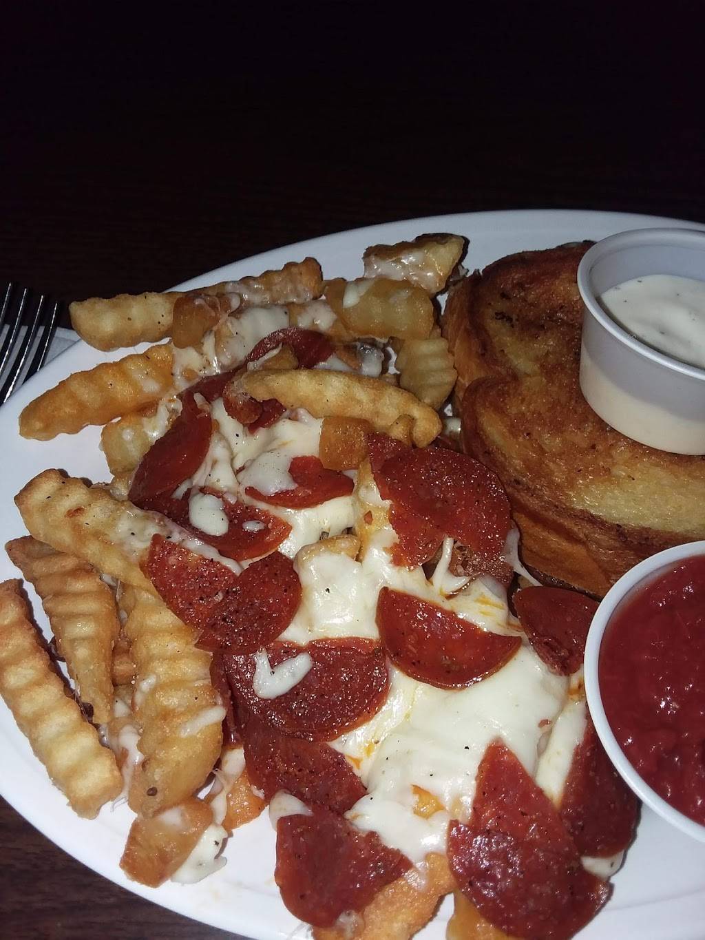 Charlies Tavern | restaurant | 111 W Porter St, Albion, MI 49224, USA | 5176299582 OR +1 517-629-9582