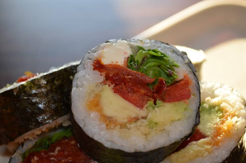 Tom Tom sushi | restaurant | 1110 Boulevard Curé-Labelle, Blainville, QC J7C 2M9, Canada | 5796371999 OR +1 579-637-1999