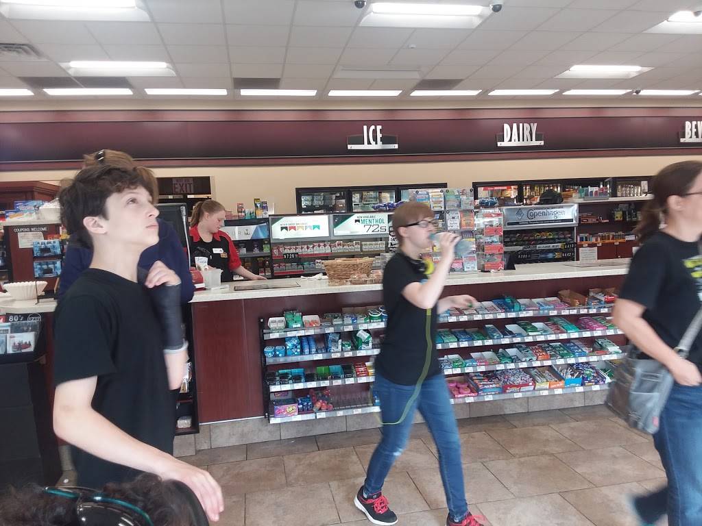 Caseys | meal takeaway | 406 Arizona Ave, Holton, KS 66436, USA | 7853642459 OR +1 785-364-2459