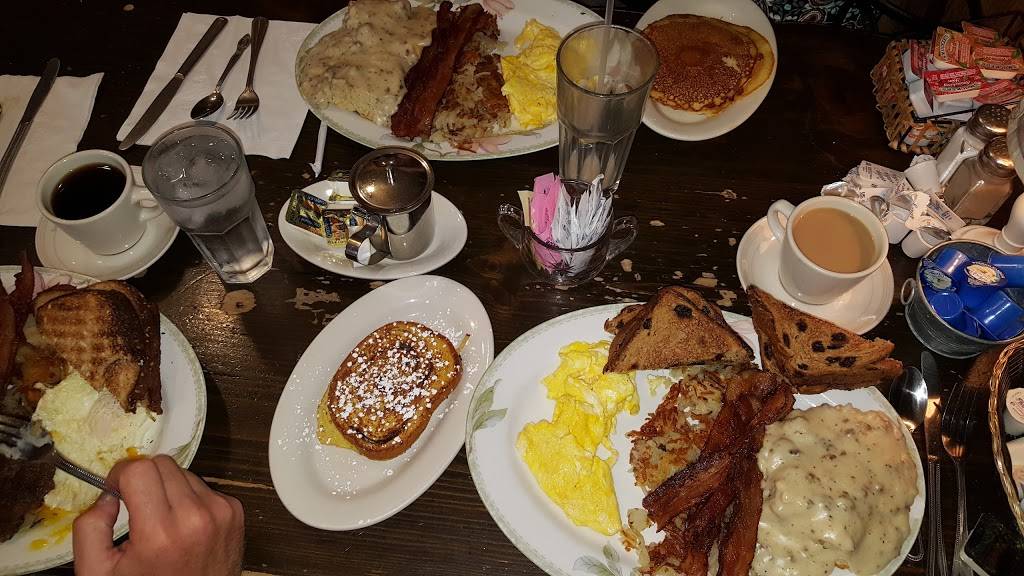 Hilltop Restaurant | restaurant | 303 S Michigan St, Lakeville, IN 46536, USA | 5747843474 OR +1 574-784-3474