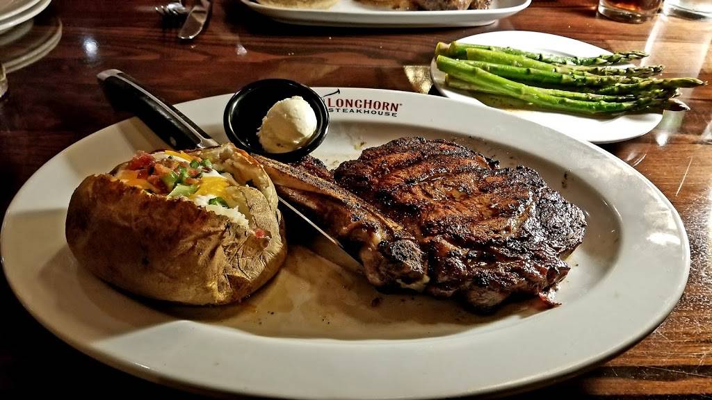 LongHorn Steakhouse | meal takeaway | 1411 Beaver Creek Commons Dr, Apex, NC 27502, USA | 9193034889 OR +1 919-303-4889