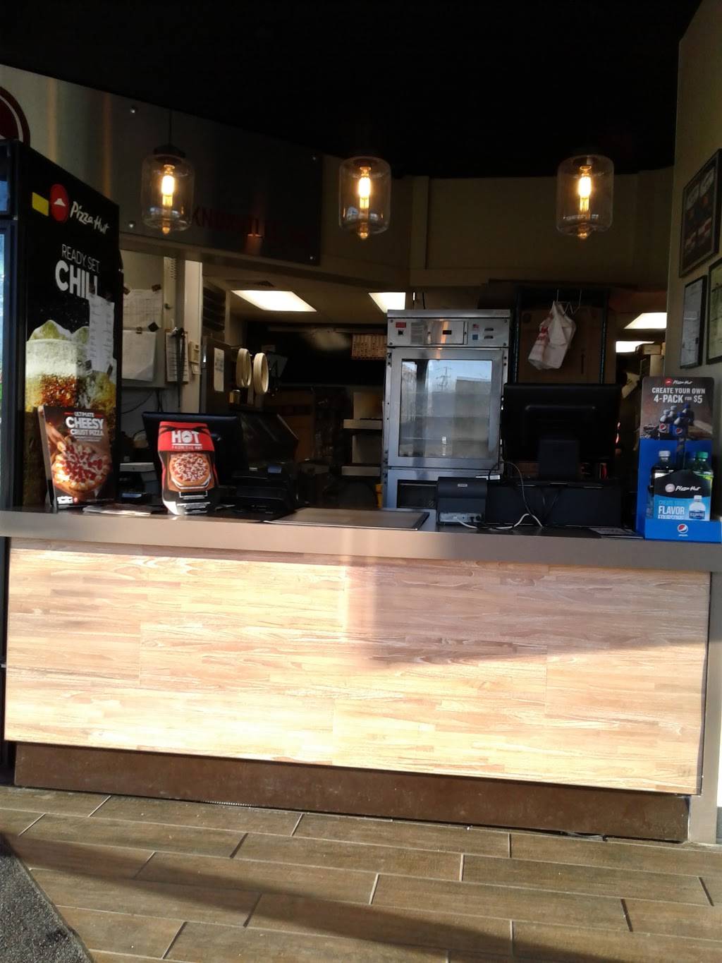 Pizza Hut | meal takeaway | 212 Cedar Ln, Knoxville, TN 37912, USA | 8656891111 OR +1 865-689-1111