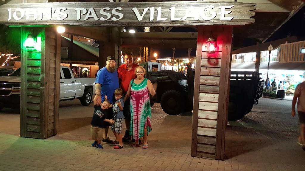 DeLosas Pizza | restaurant | 12800 Village Blvd, Madeira Beach, FL 33708, USA | 7273984657 OR +1 727-398-4657