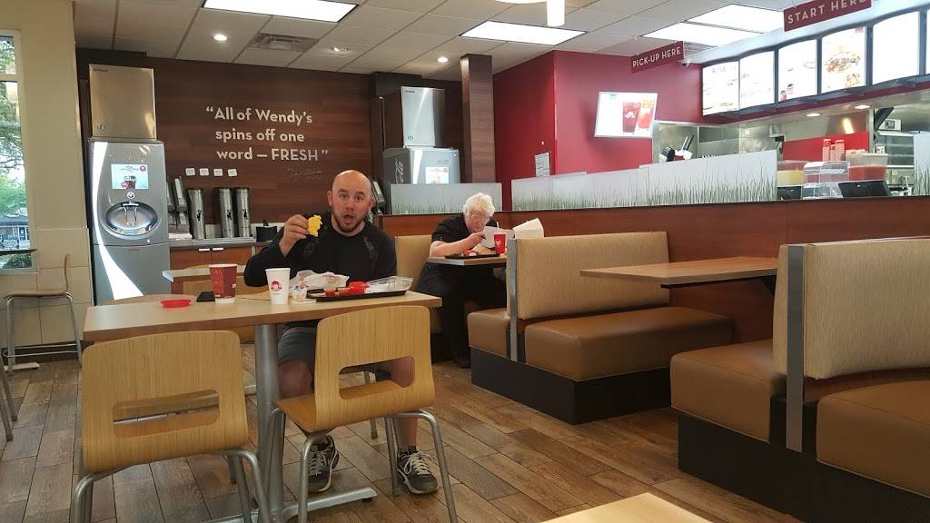 Wendys | restaurant | 4 Belfair Village Dr, Bluffton, SC 29910, USA | 8438153097 OR +1 843-815-3097
