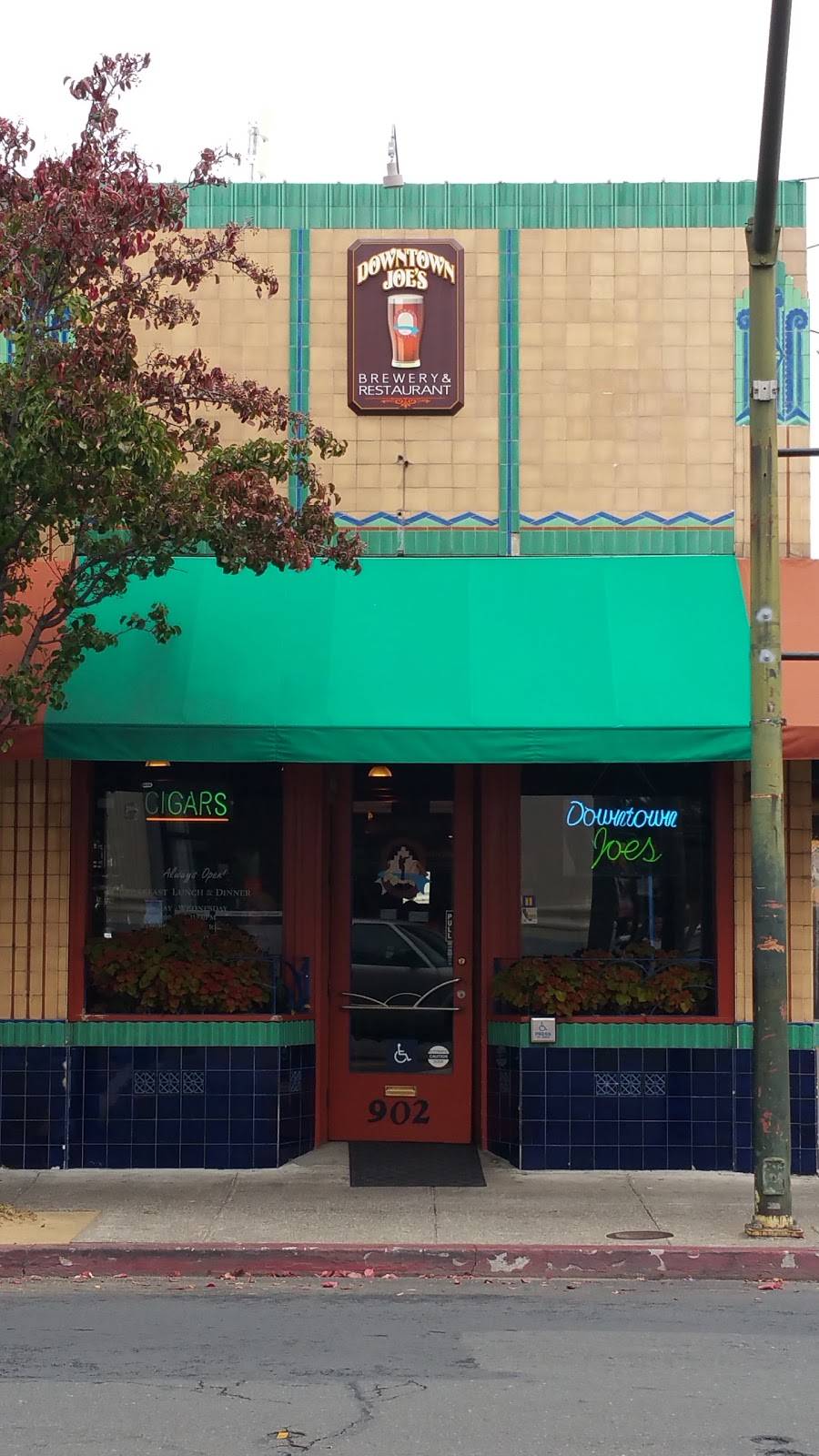 Downtown Joes | restaurant | 902 Main St, Napa, CA 94559, USA | 7072582337 OR +1 707-258-2337