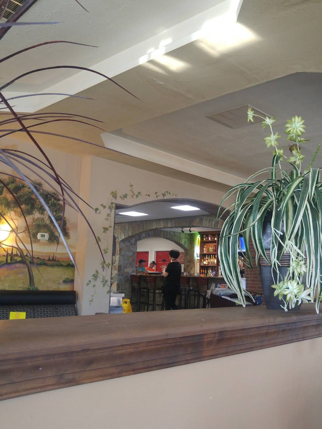 Italian Delite Restaurant & Bar | restaurant | 113 E Main St, Birdsboro, PA 19508, USA | 6104041115 OR +1 610-404-1115