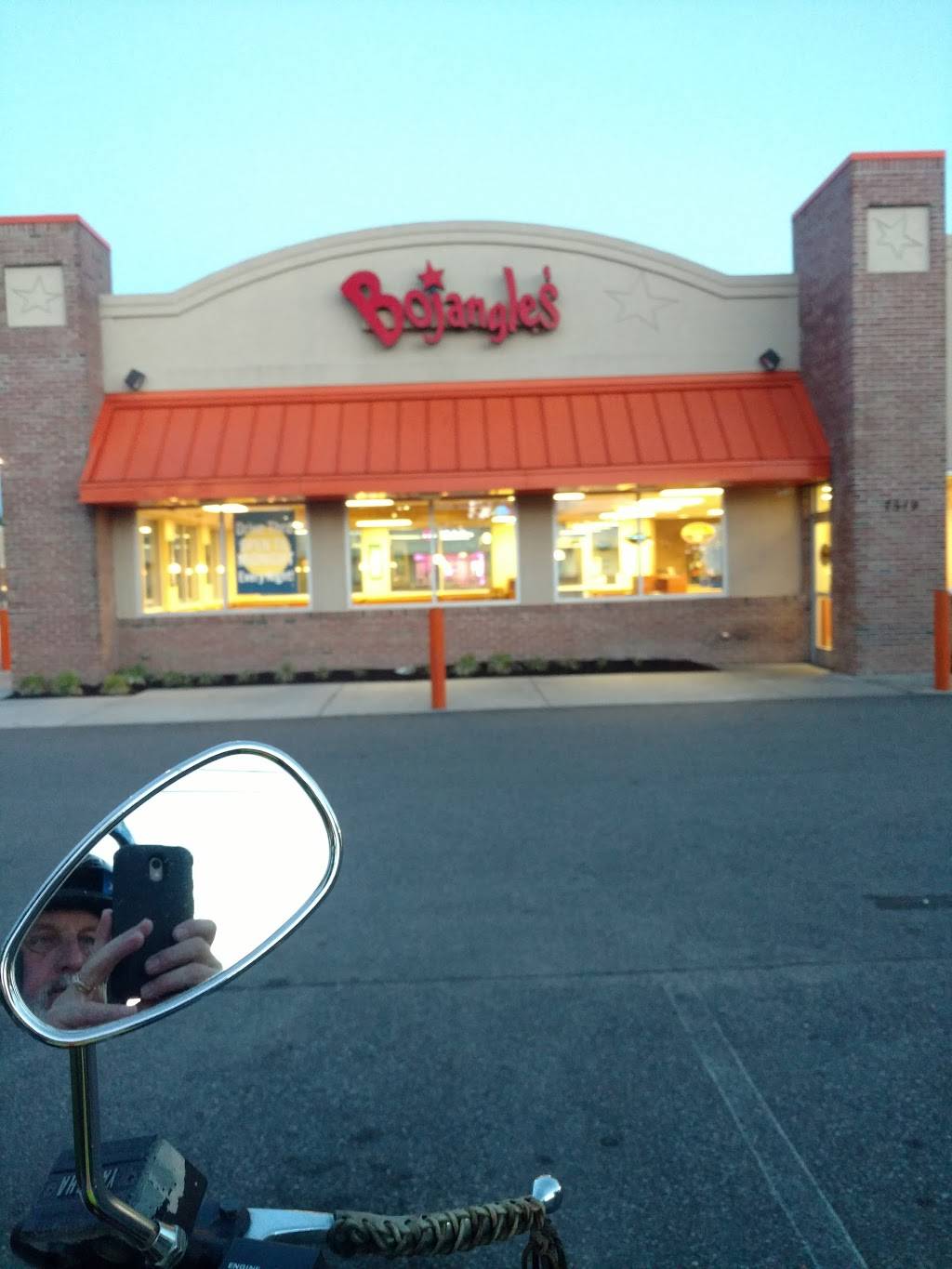 Bojangles Famous Chicken n Biscuits | restaurant | 7519 Tidewater Dr, Norfolk, VA 23505, USA | 7575883773 OR +1 757-588-3773