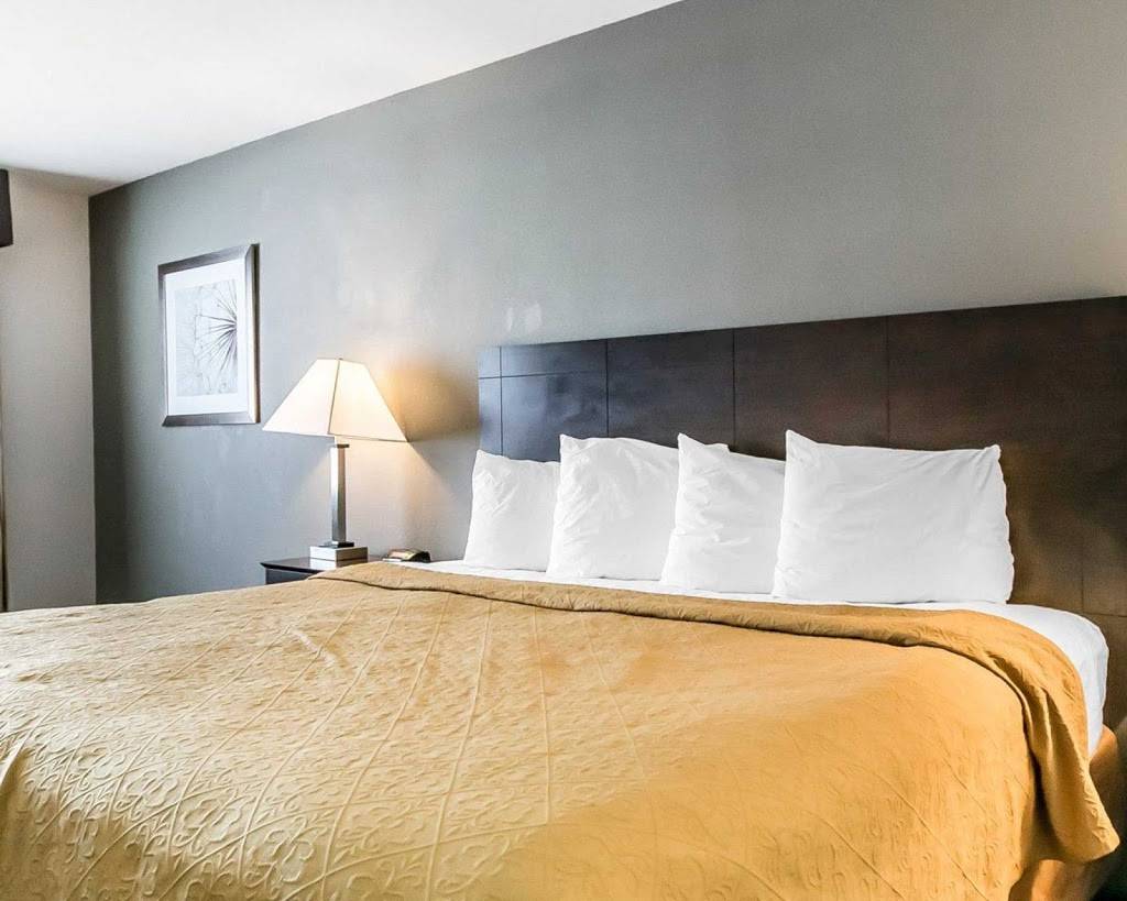 Quality Inn & Suites University/Airport | restaurant | 311 E Gaulbert Ave, Louisville, KY 40208, USA | 5026386100 OR +1 502-638-6100