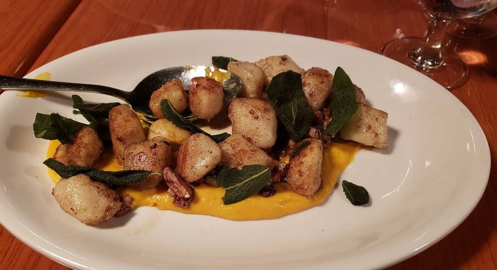 Muccis Italian | restaurant | 786 Randolph Ave, St Paul, MN 55102, USA | 6513302245 OR +1 651-330-2245