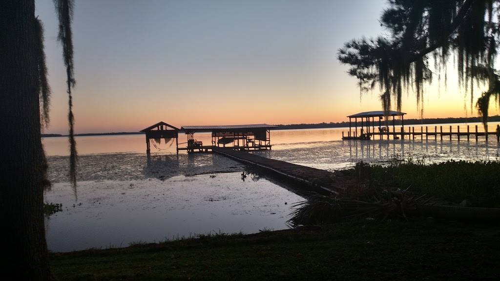 Gwens At Lunker Lodge | restaurant | 130 Lunker Lodge Rd, Georgetown, FL 32139, USA | 3864679855 OR +1 386-467-9855