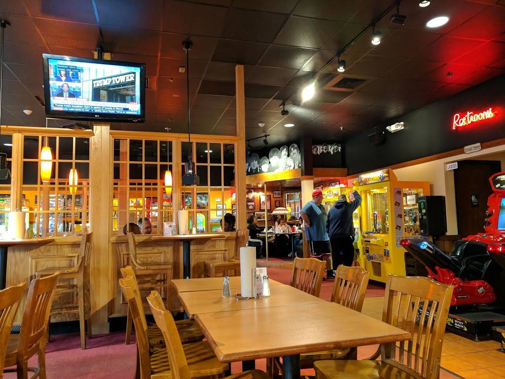 Fuddruckers | restaurant | Shopping Center, 550 Turnpike St, North Andover, MA 01845, USA | 9785571100 OR +1 978-557-1100
