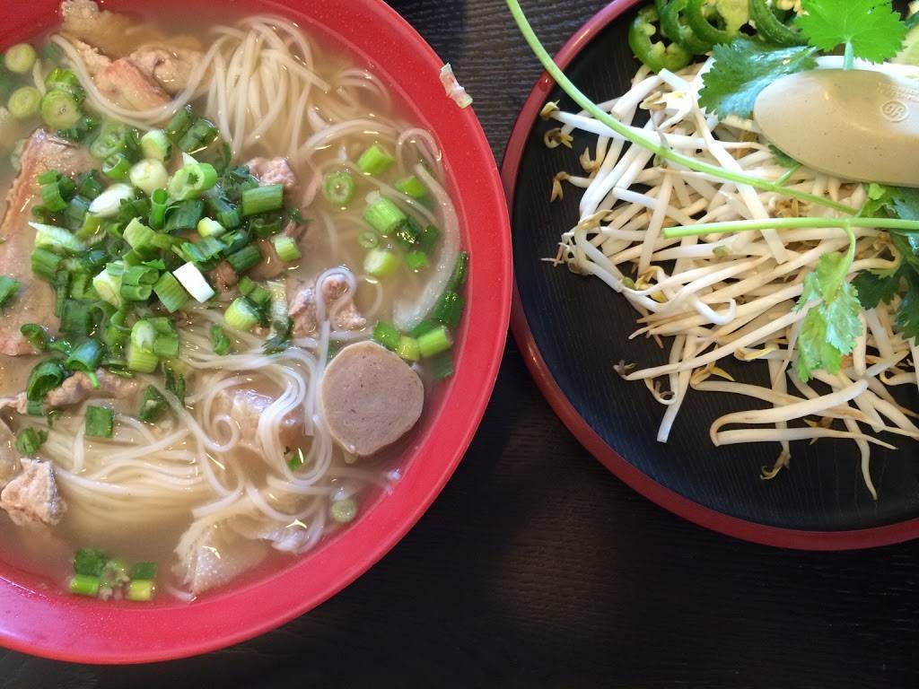 Maui Pho | restaurant | 4011 Ming Ave, Bakersfield, CA 93309, USA | 6618343235 OR +1 661-834-3235