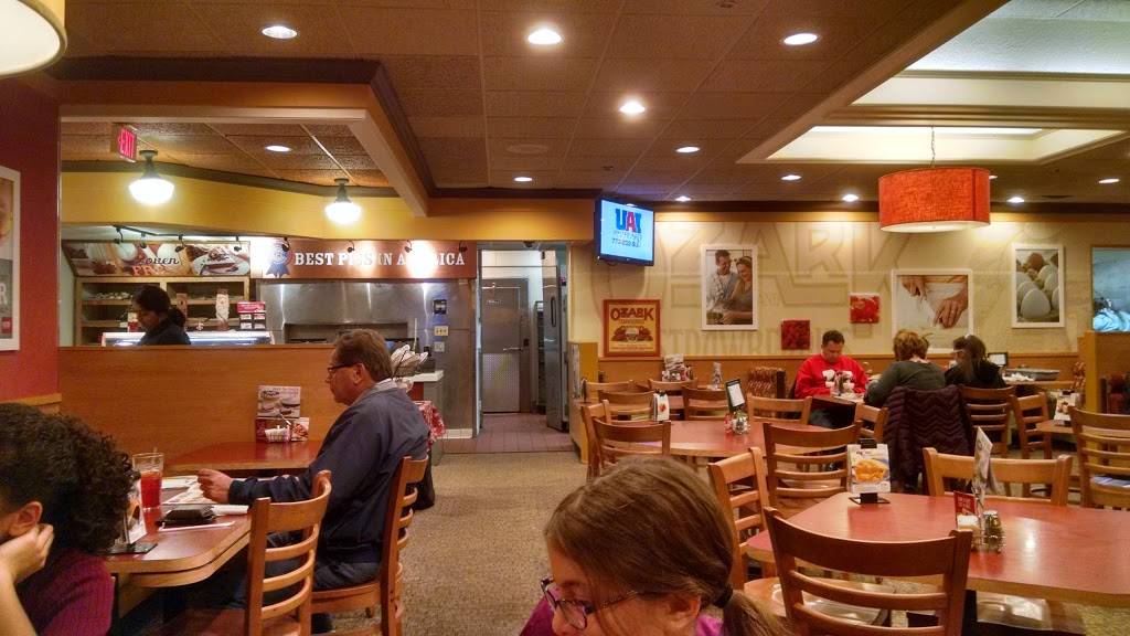 Bakers Square Restaurant & Bakery | restaurant | 8584 W Dempster Street, Niles, IL 60714, USA | 8472971465 OR +1 847-297-1465