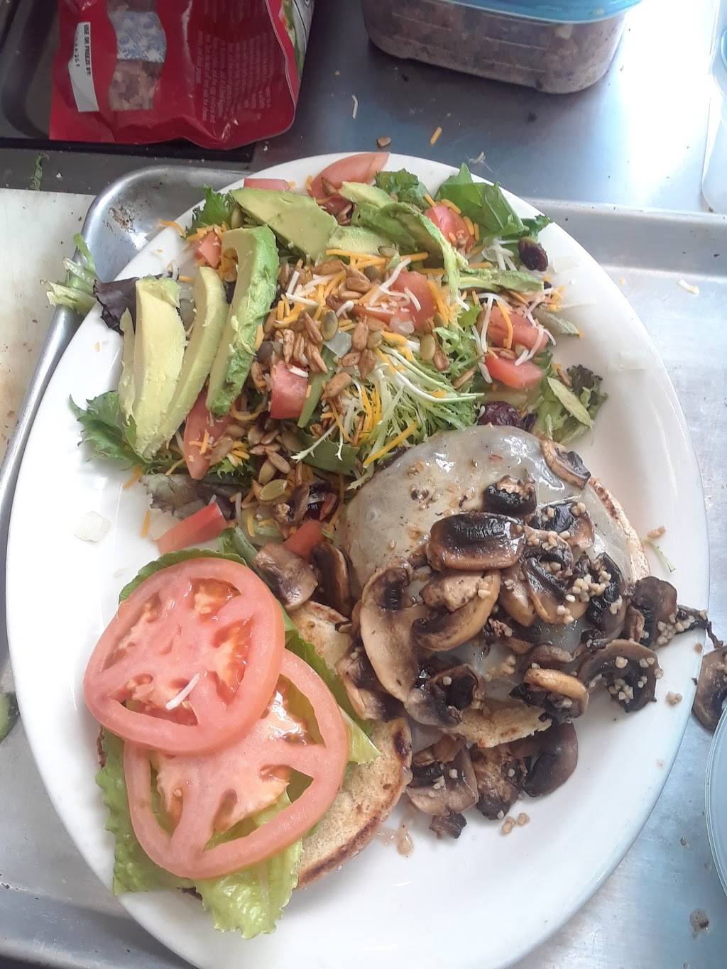 Macks Bar & Jay Dawgs Grill | restaurant | 10056 Main St, Penngrove, CA 94951, USA | 7077939480 OR +1 707-793-9480