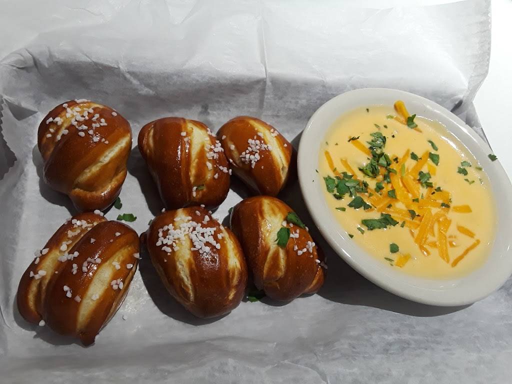 The Tin Roof Bar and Grill | restaurant | 5701 Orange Ave, Fort Pierce, FL 34947, USA | 7722428939 OR +1 772-242-8939