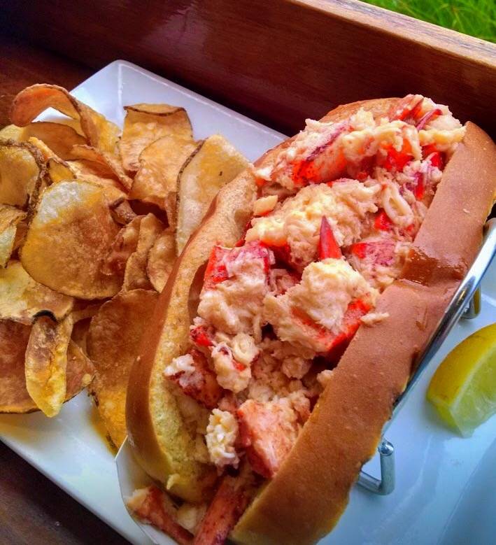 Lookout Tavern | restaurant | 8 Seaview Ave, Oak Bluffs, MA 02557, USA | 5086969844 OR +1 508-696-9844